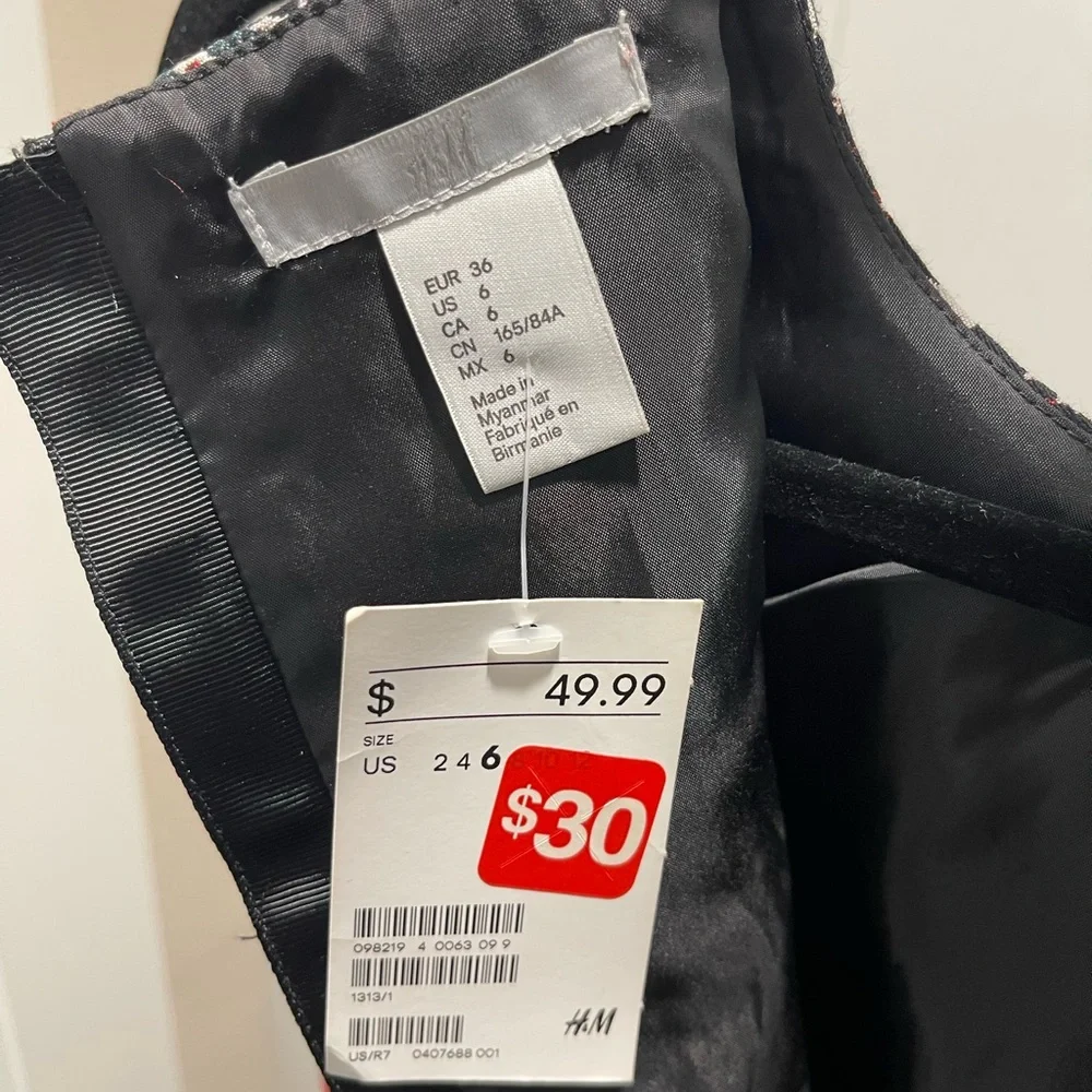 🛑 H&M Black Floral Mini Dress - Picture 5 of 5